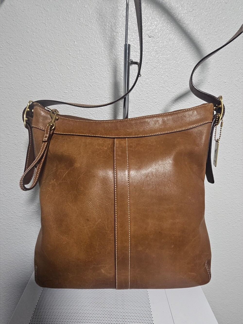 04' Vintage Coach Legacy Slim Duffle